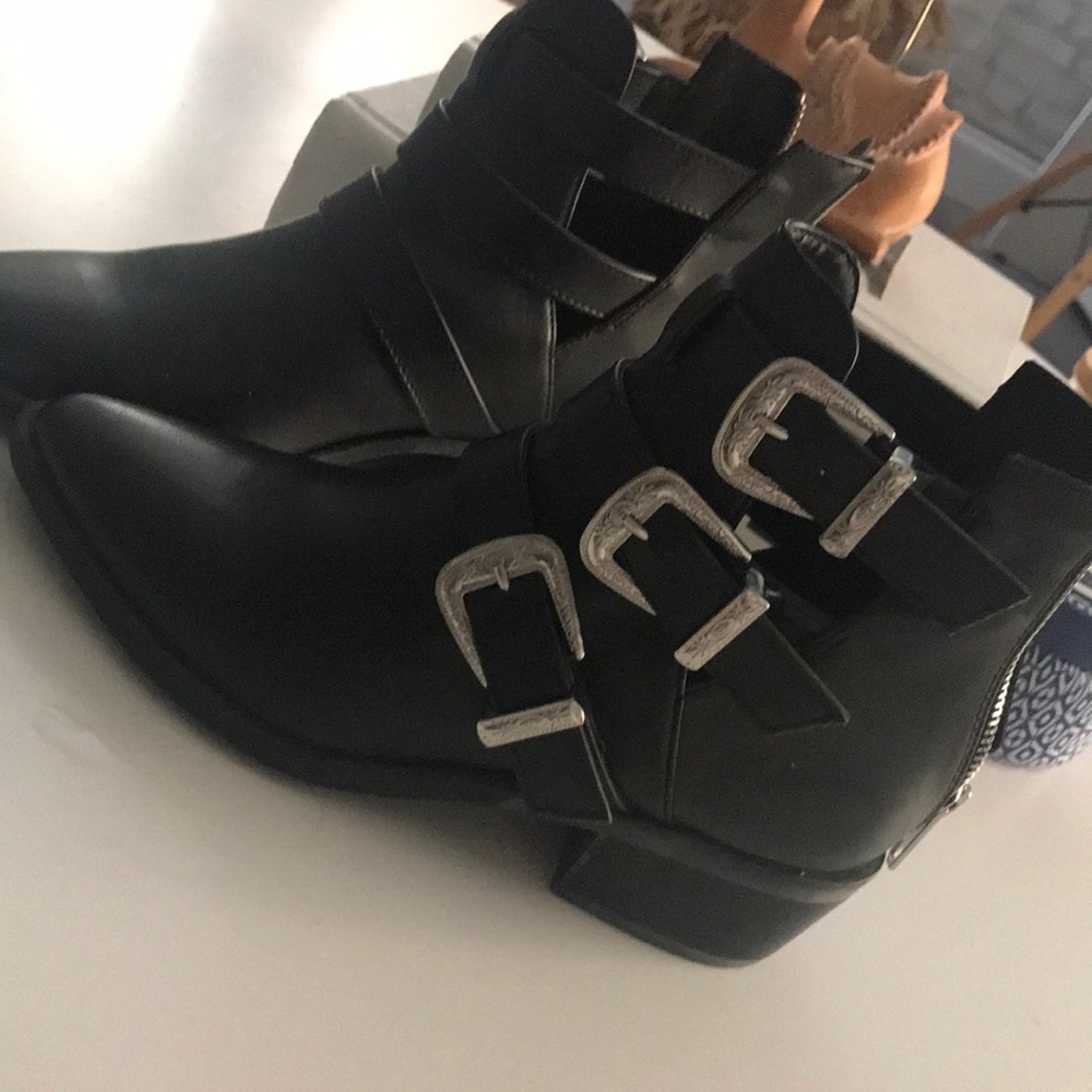 Western buckle boots❤️